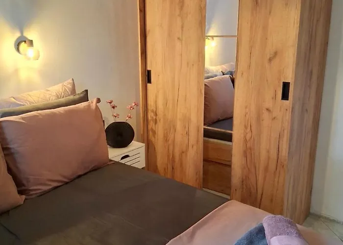 Aelia * PalaiónTsiflíkion